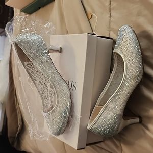 NWT Silver Sequin Bridal Formal Pump size 11